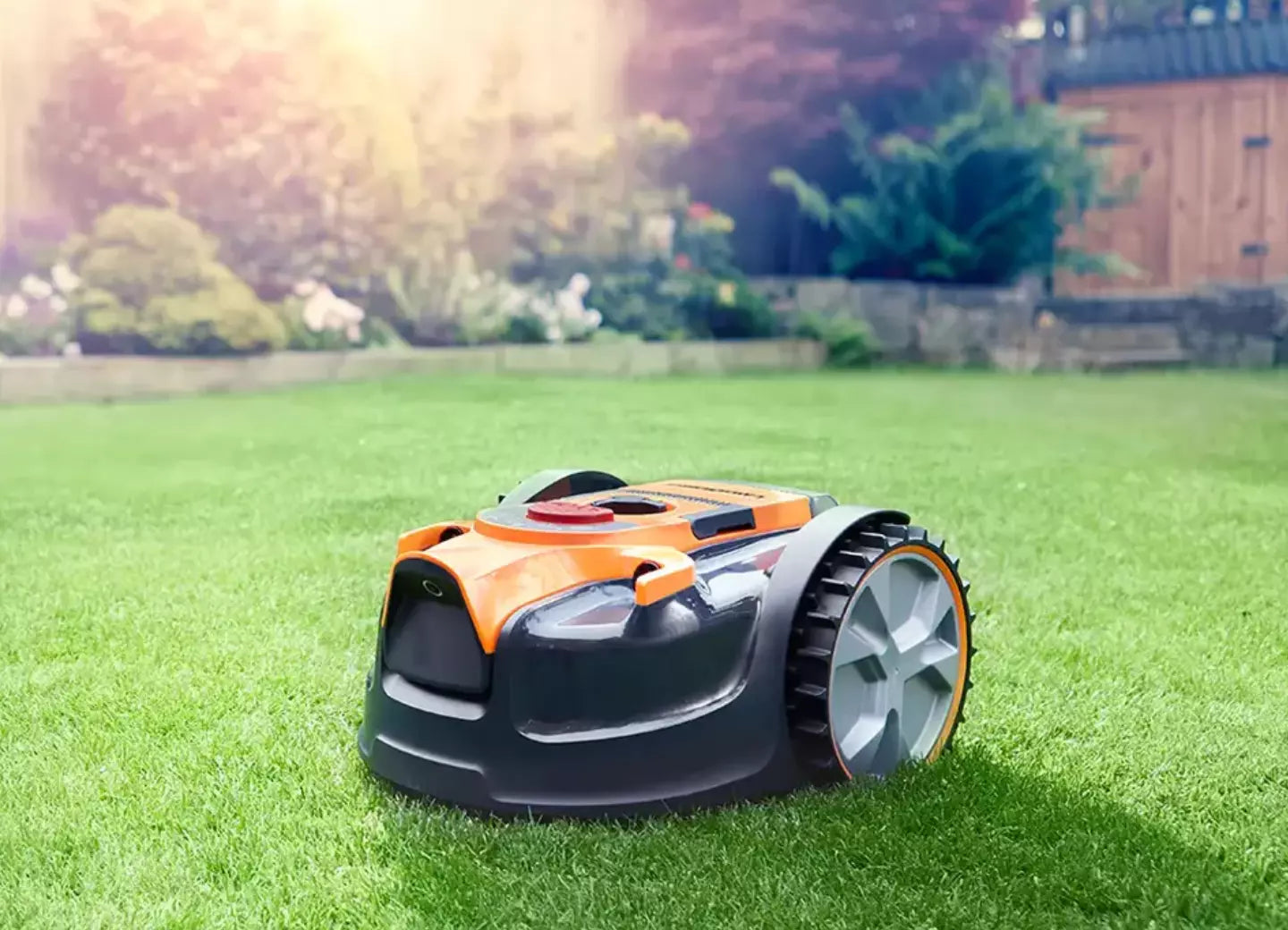 Lawnmaster VBRM16 Mähroboter: Automatisieren Sie Ihren Rasen, perfektionieren Sie Ihr Wochenende. Ihre freie Zeit ruft.