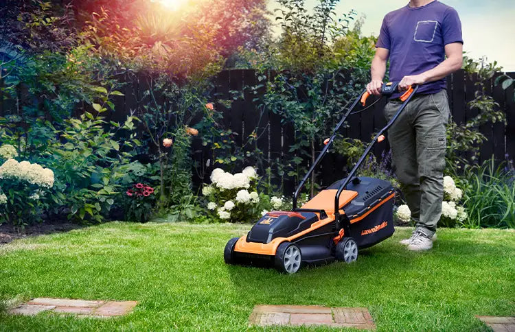 Rasaerba a batteria LawnMaster