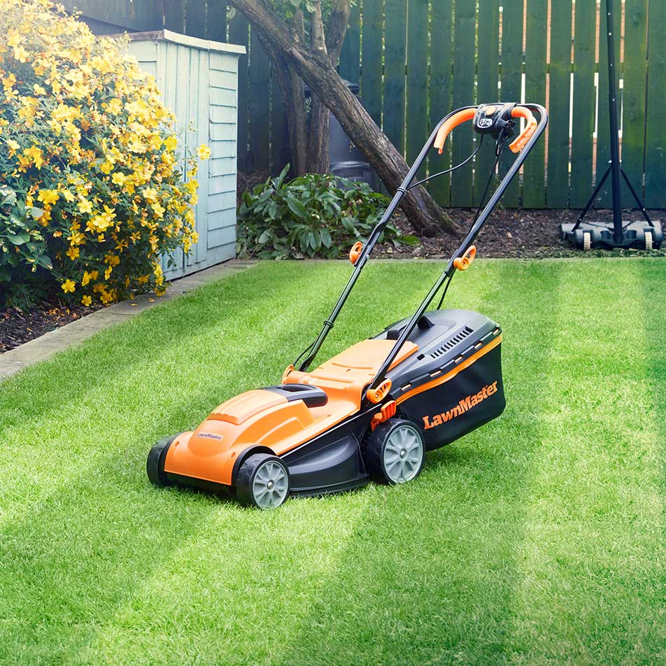 Tosaerba elettrico rotativo LawnMaster con strisce da 34 cm