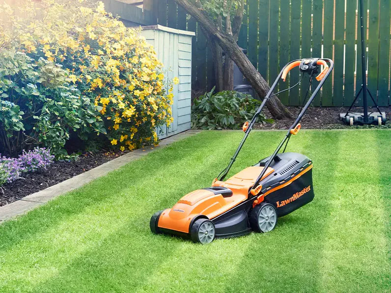 How_to_get_a_striped_lawn_at_home