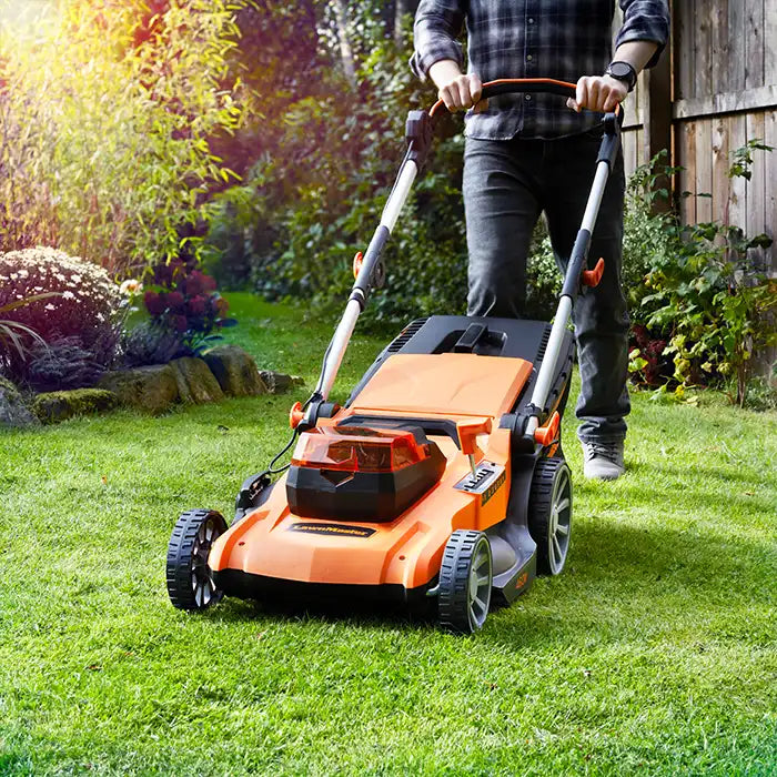Lawn Care in Autumn and Winter: 5 Tips to Help Your Lawn Survive the Winter