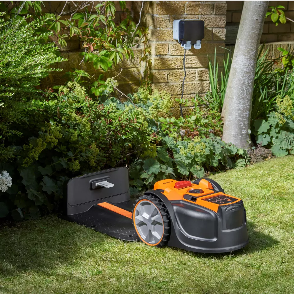 LawnMaster AMB16-400 | Cortacésped robótico con visión artificial y carga automática