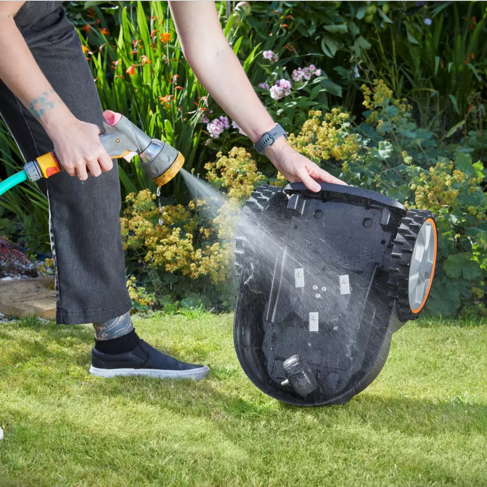 LawnMaster AMB16-400 | Cortacésped robótico con visión artificial y carga automática