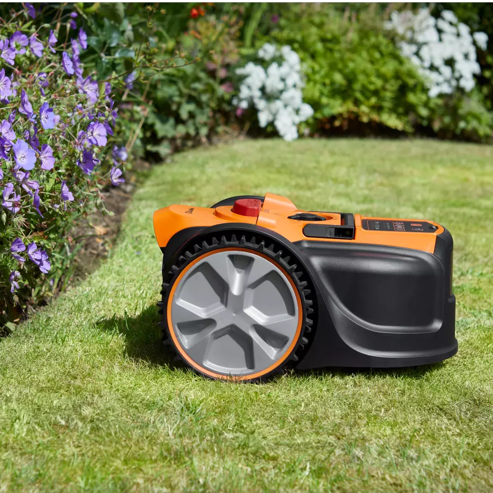 LawnMaster AMB16-400 | Cortacésped robótico con visión artificial y carga automática