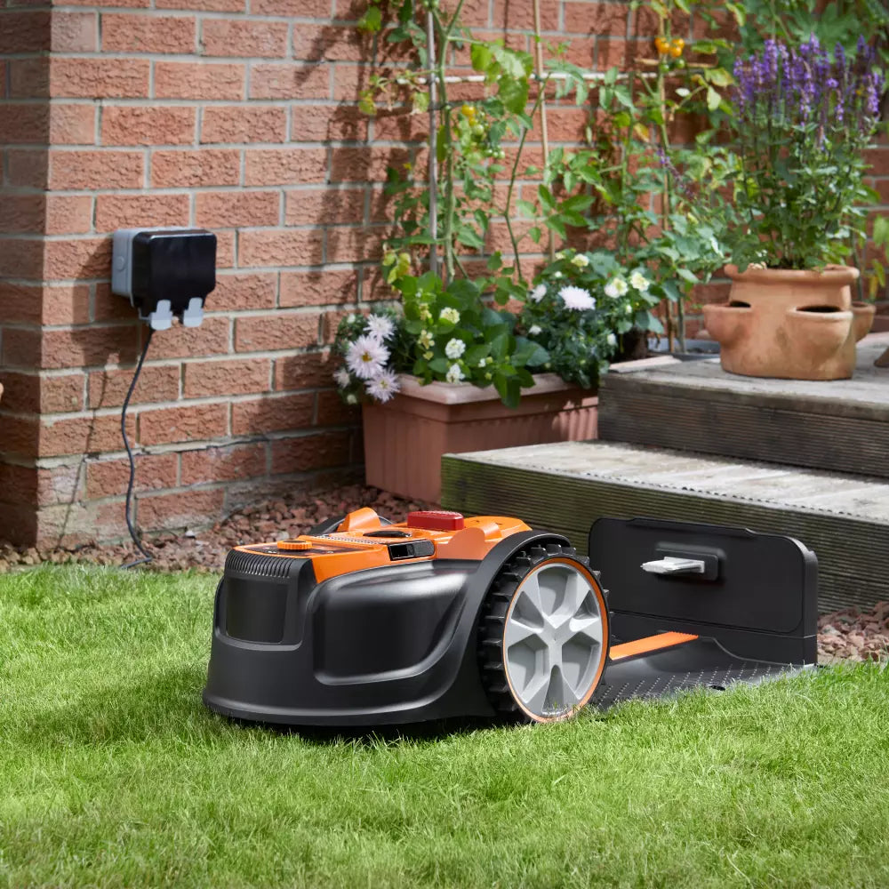 LawnMaster OcuMow® AMB16i-600 Plus | Auto Charging Vision Robot Lawn Mower with App