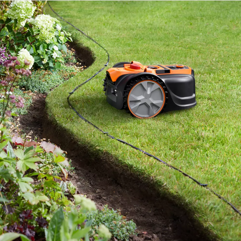 LawnMaster OcuMow® AMB16i-600 Plus | Auto Charging Vision Robot Lawn Mower with App