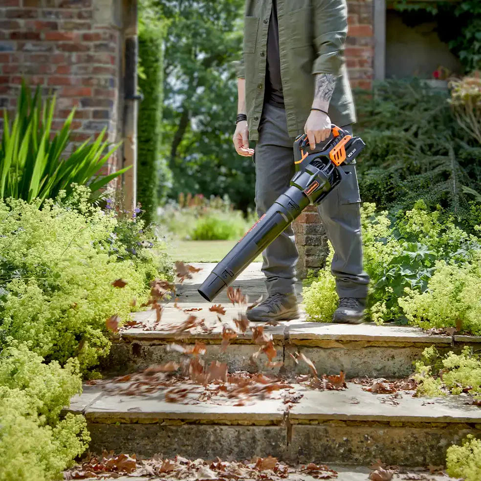 Soplador de hojas inalámbrico LawnMaster 24 V de Axial | Con batería