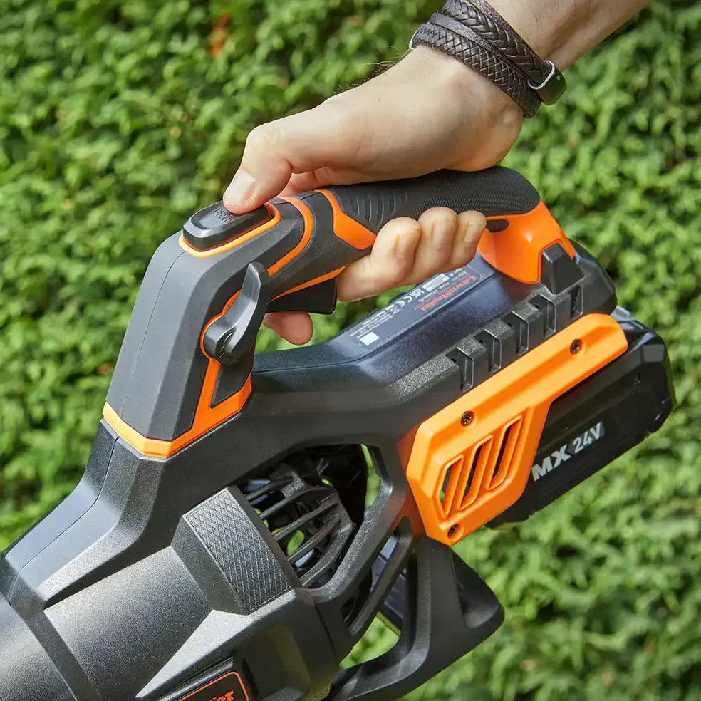 Soplador de hojas inalámbrico LawnMaster 24 V de Axial | Con batería