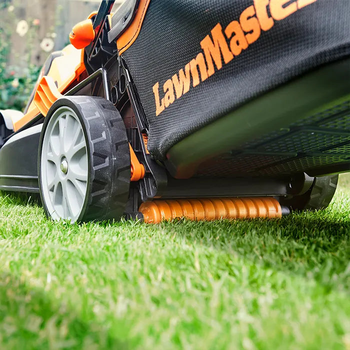 LawnMaster MX 24V 34cm Akku-Rasenmäher mit Heckwalze