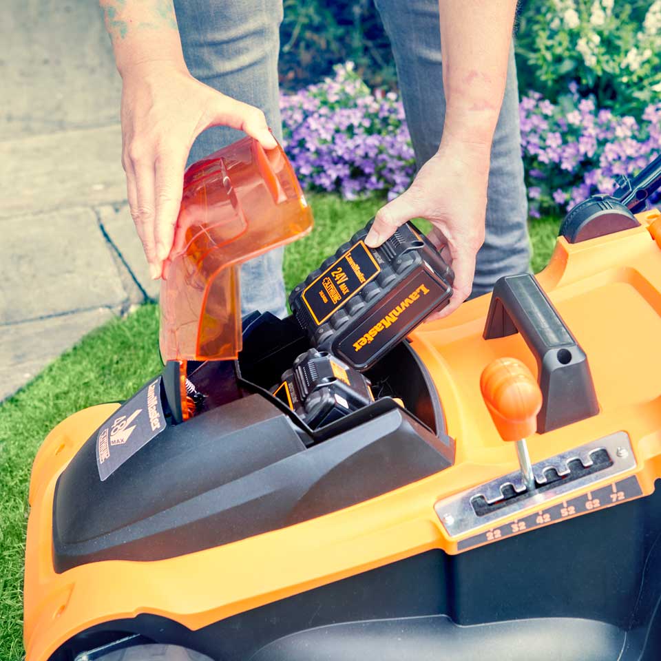 LawnMaster Cordless Lawn Mower 48V 41cm  Li-ion Battery CLMF4841E