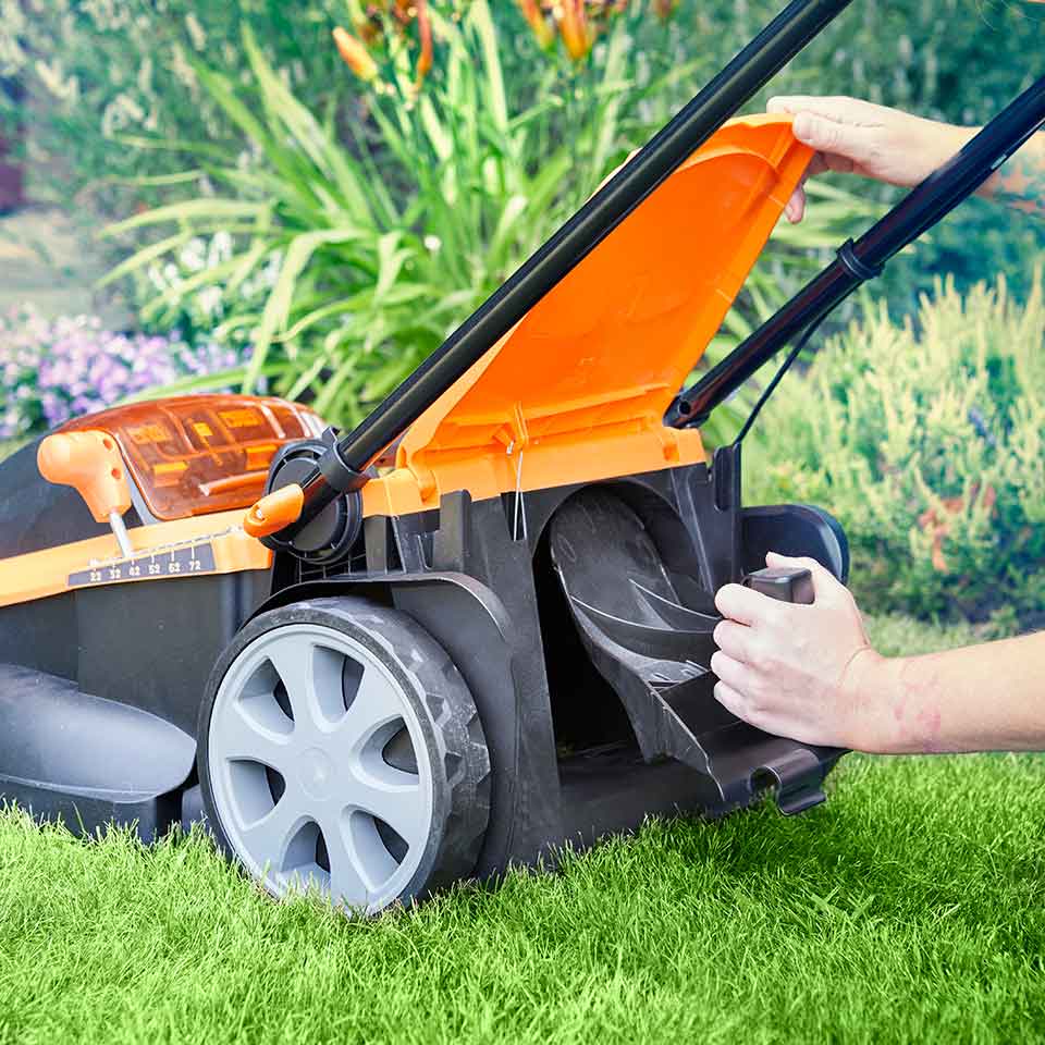 LawnMaster Cordless Lawn Mower 48V 41cm Fitting Mulch Plug CLMF4841E