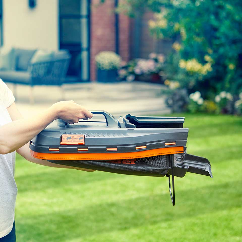 LawnMaster Redi-Bag faltbare Grasbox für 37cm Akku- und Elektrorasenmäher zusammengeklappt zur Aufbewahrung