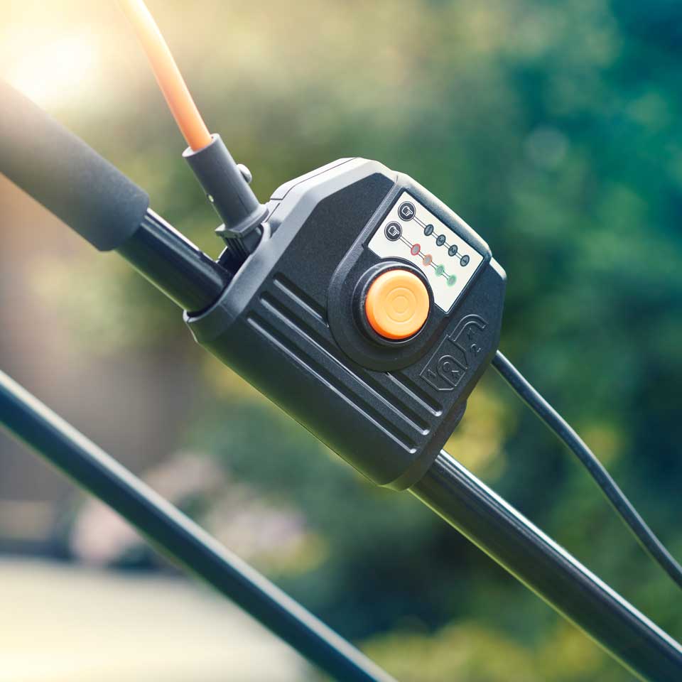 LawnMaster 24V Akku-Rasenmäher für mittlere Rasenflächen iPower Akku-Management LED-Display