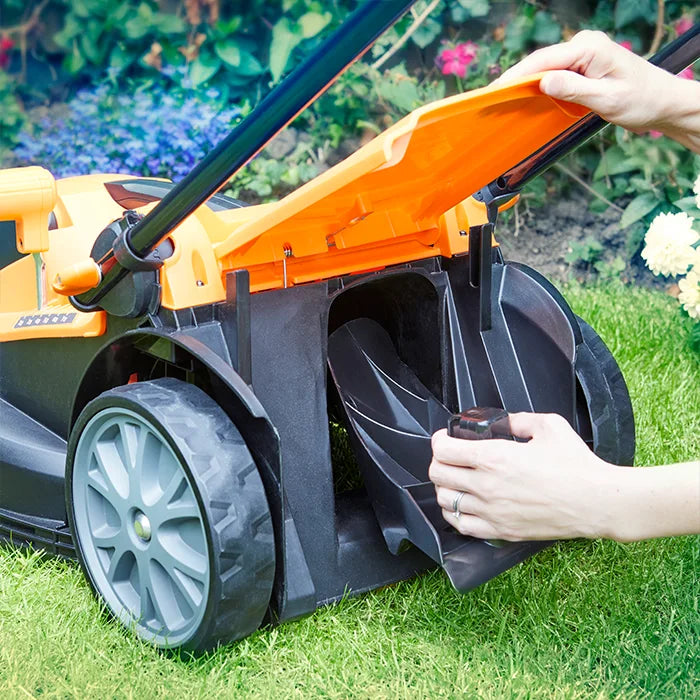 LawnMaster 37cm Schnurloser Mäher mit Mulchfunktion