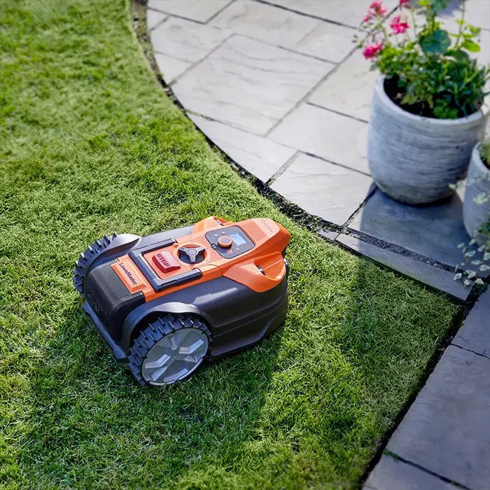 LawnMaster Roboter-Rasenmäher OcuMow 18 ohne Begrenzungskabel Garten