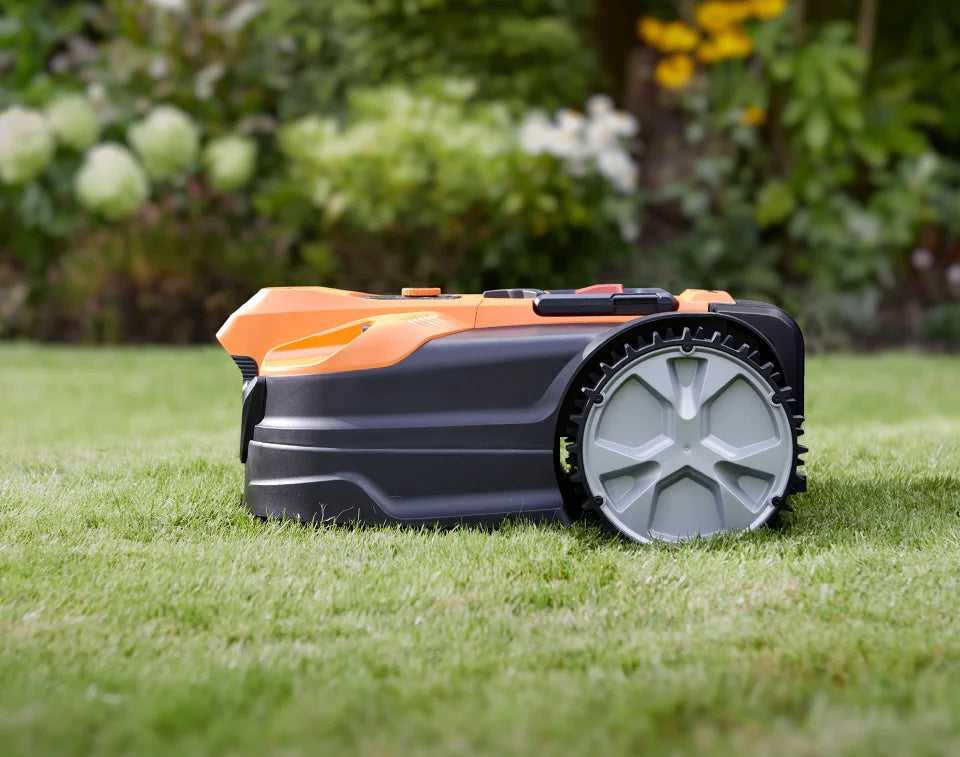 LawnMaster OcuMow 18 robot lawnmower mulching