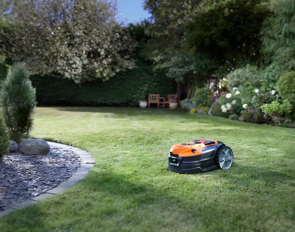 LawnMaster OcuMow 18 robot lawnmower randomised cutting pattern