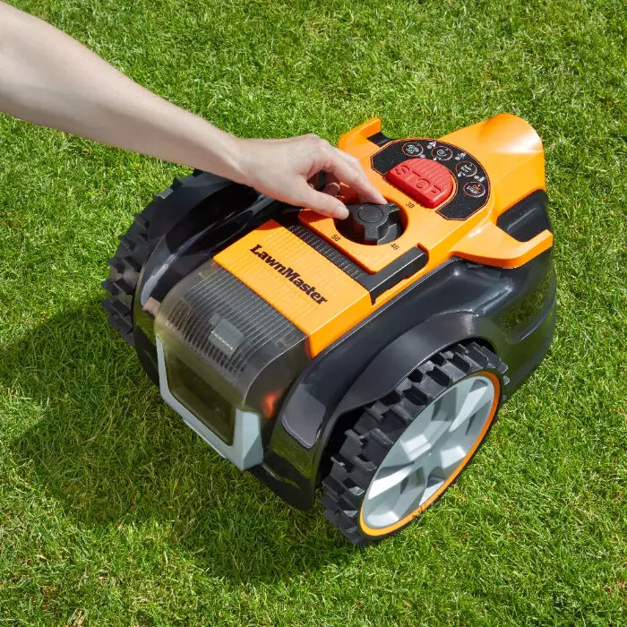 OcuMow VBRM16 Plus Roboter-Rasenmäher – Schnitthöhe des Grases wird eingestellt