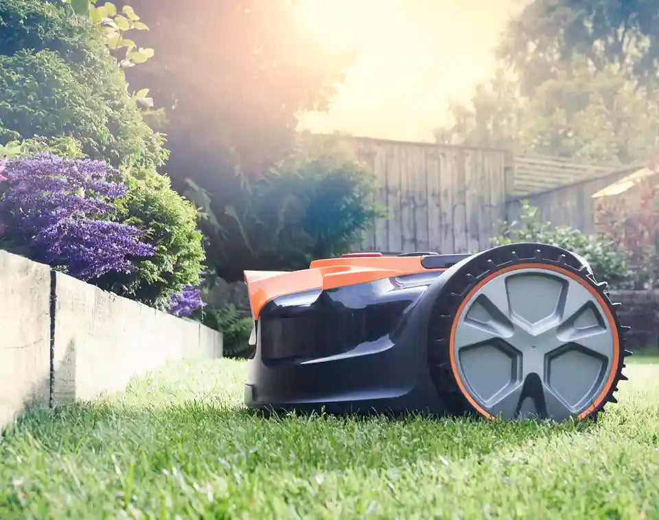 LawnMaster VBRM16 Roboter für kleine Rasenflächen