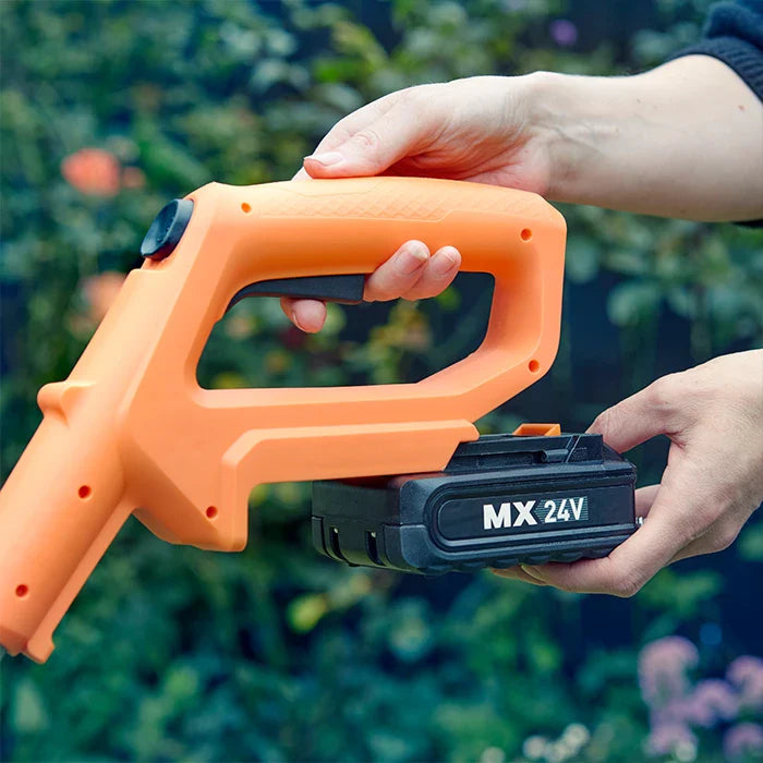MX 24V 2.0ah Akku in einem LawnMaster Rasentrimmer