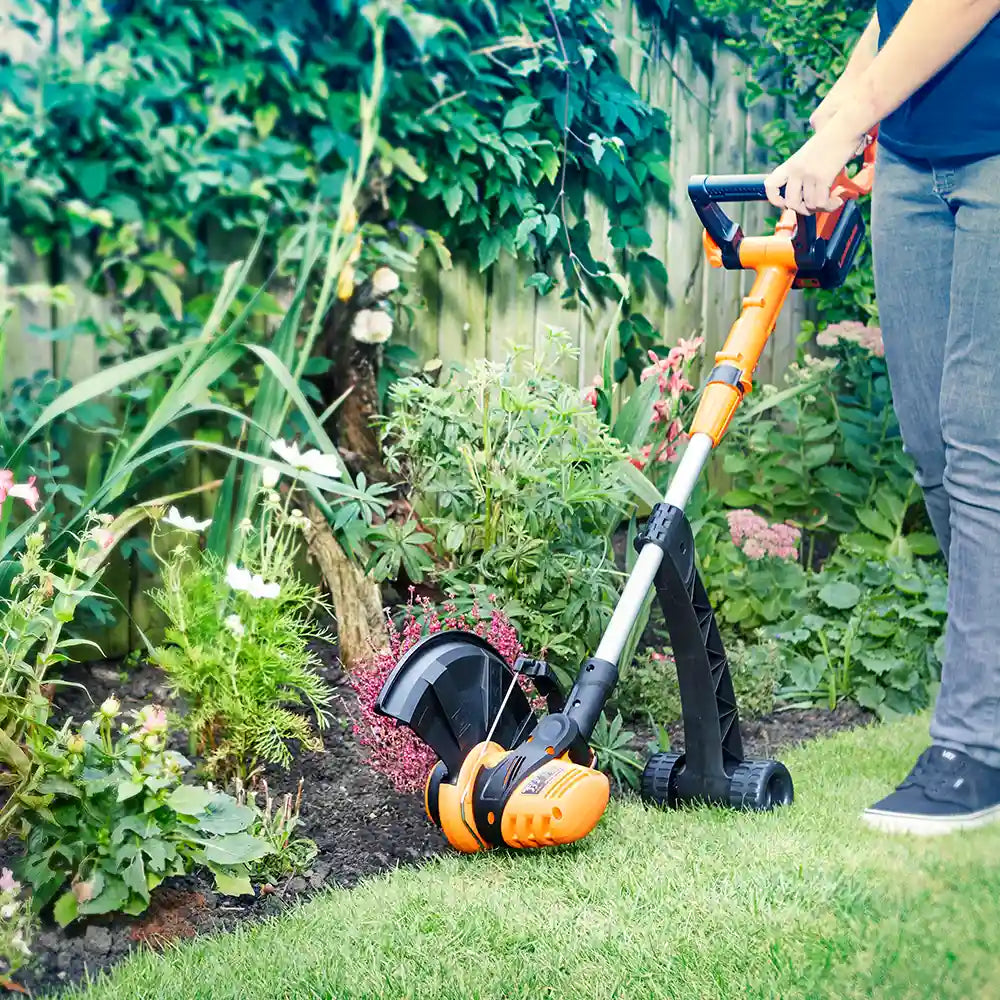 LawnMaster Cordless Grass Trimmer 24V CLGT2425S-03 Rasenkantenschneider mit angebautem Stützrad