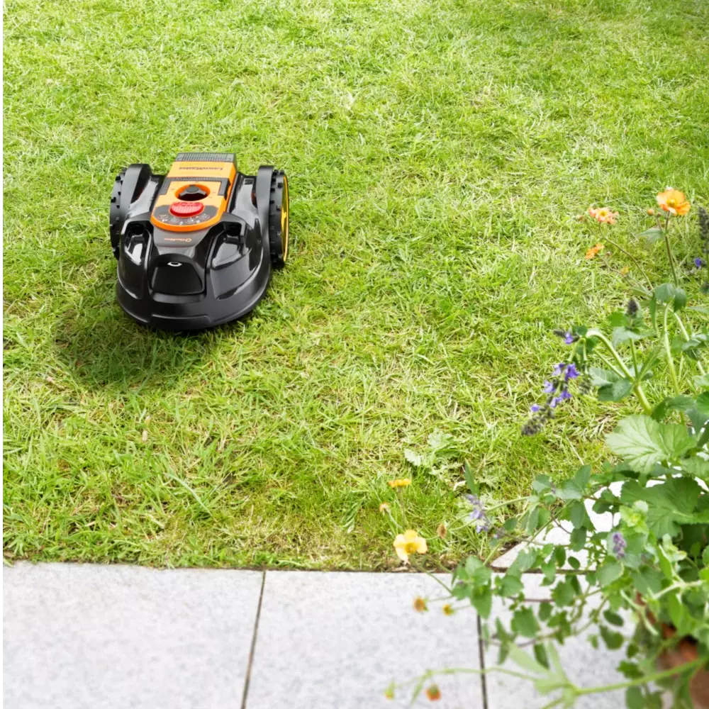 LawnMaster OcuMow® DM16-250 Advance | Drop & Mow Robot Lawn Mower