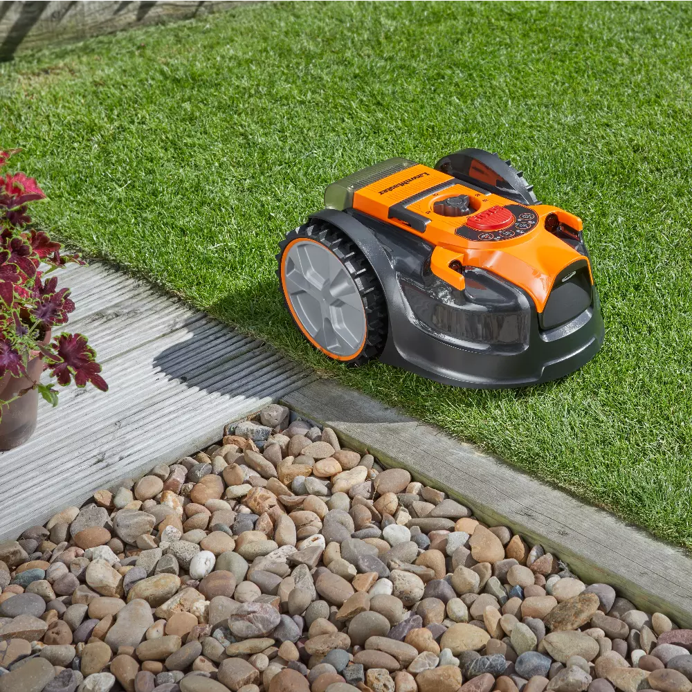 OcuMow16 VBRM16 Plus Mähroboter Rasenrand im Garten LawnMaster